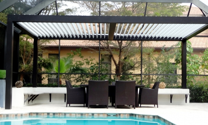 Pergola en aluminium de belvédère de toit escamotable imperméable réglable avec des auvents réglables