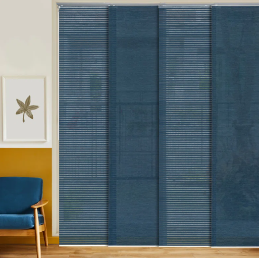 Stores verticaux transparents avec des écrans solaires