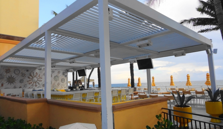 Pergola en aluminium de belvédère de toit escamotable imperméable réglable avec des auvents réglables