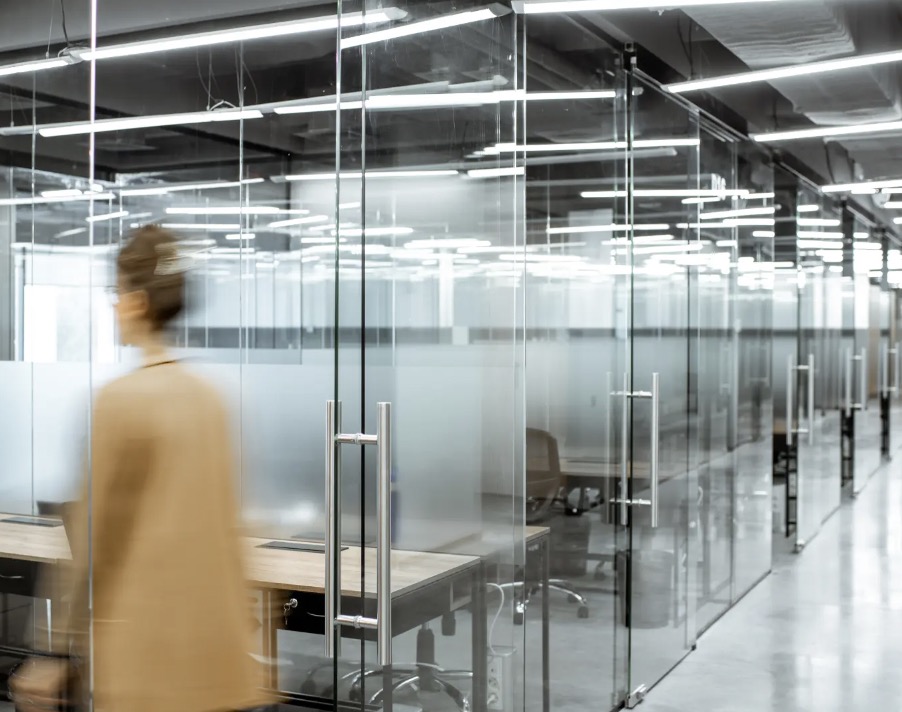 5 conseils inspirés pour concevoir des espaces de bureau avec des films intelligents