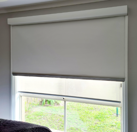 Blackout Dual Roller Shades avec traces de rail latérales