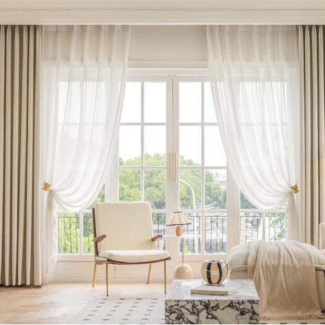 17 Idées de traitements de fenêtre pour les portes coulissantes en verre